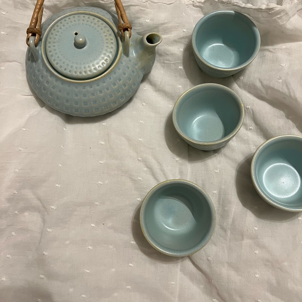 Pier 1 Teapot with Bamboo Handle Light Blue Stoneware Lidded Pot & 4 teacups